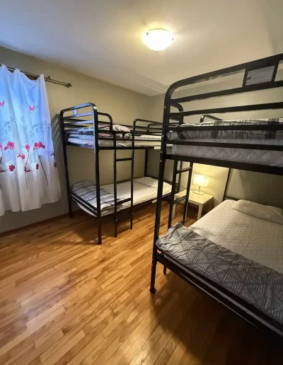 private quad room in ottawa - budget hostel in ottawa - cheap accomodation in ottawa - backpacker hostel in ottawa